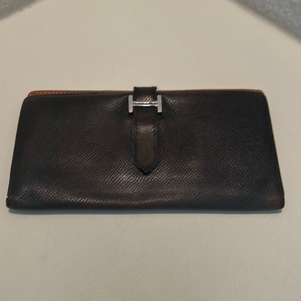 Hermès Béarn Long Leather Wallet Brown H Logo Closure Minimalist Luxury Everyday